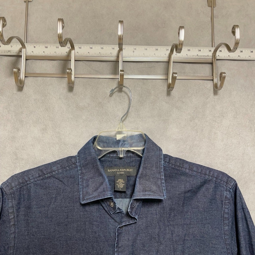 VTG Banana Republic Shirt Men L Blue Chambray Denim Button Up Casual Classic Y2K